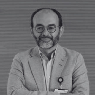 Dr. Carlos Fernández de&nbsp;Larrea